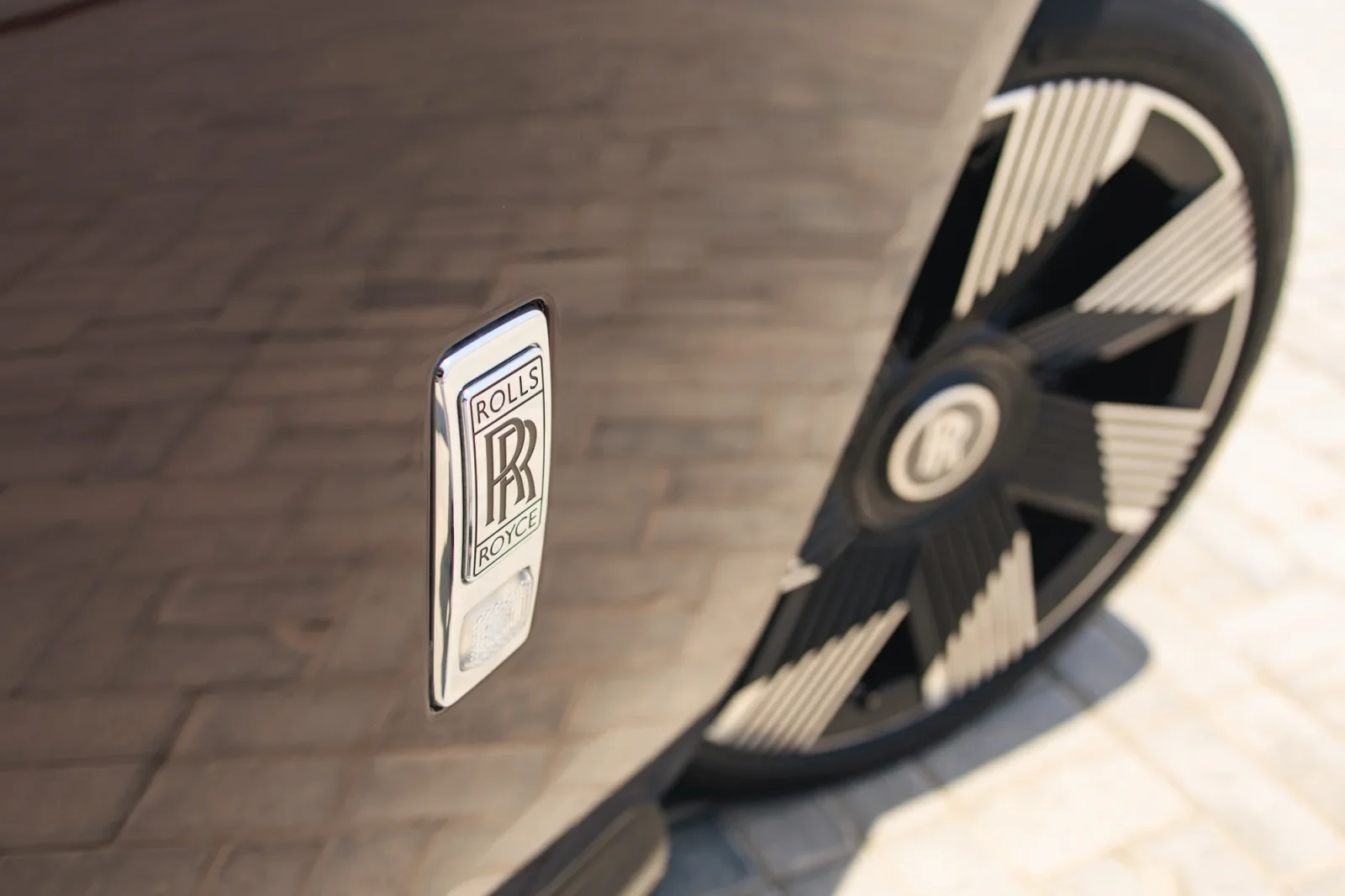 Huren Rolls-Royce Spectre  Zwart 2024 in Abu Dhabi - 15 