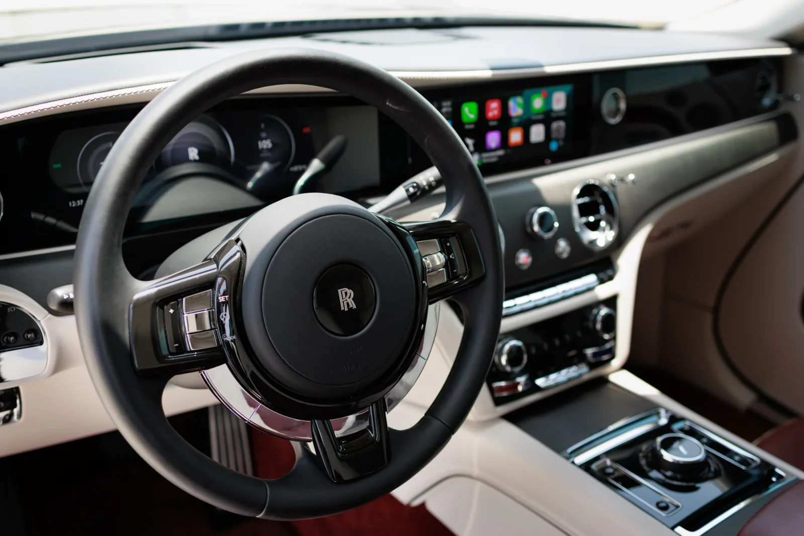 Huren Rolls-Royce Spectre  Zwart 2024 in Abu Dhabi - 3 
