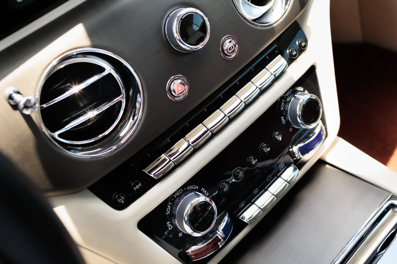 Huren Rolls-Royce Spectre  Zwart 2024 in Abu Dhabi - 8 