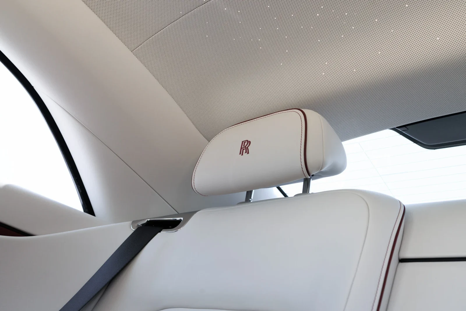 Huren Rolls-Royce Spectre  Zwart 2024 in Abu Dhabi - 4 