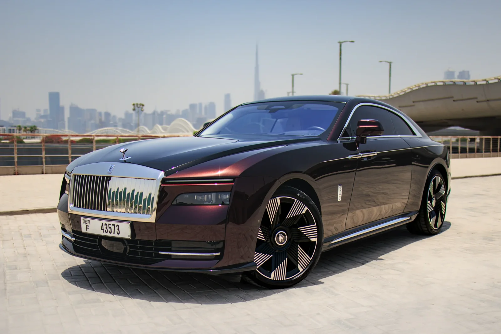 Huren Rolls-Royce Spectre  Zwart 2024 in Abu Dhabi