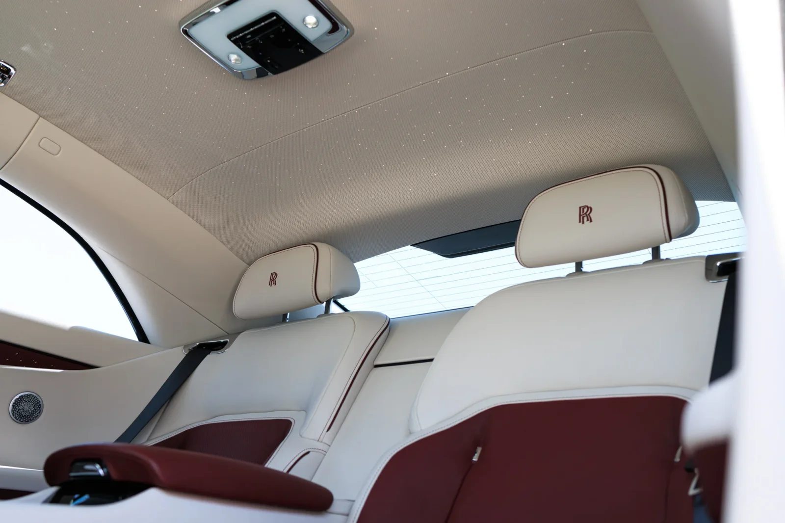 Huren Rolls-Royce Spectre  Zwart 2024 in Abu Dhabi - 13 