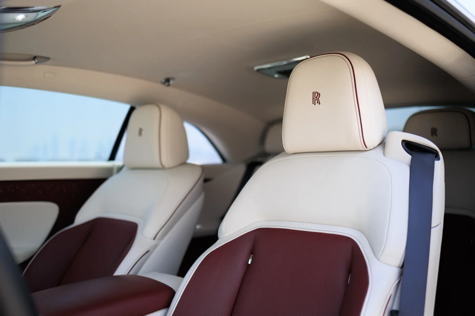 Huren Rolls-Royce Spectre  Zwart 2024 in Abu Dhabi - 11 