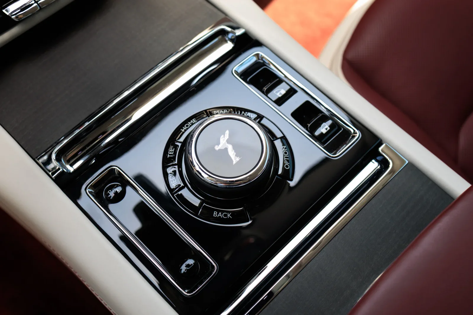 Huren Rolls-Royce Spectre  Zwart 2024 in Abu Dhabi - 9 