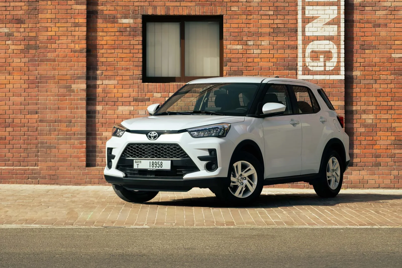 Huren Toyota Raize  Wit 2026 in Abu Dhabi - 7 