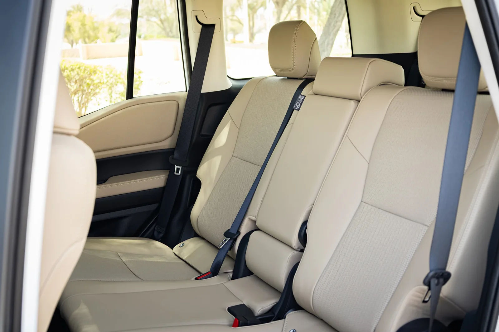 Huren Toyota Land Cruiser Prado  Wit 2026 in Abu Dhabi - 6 