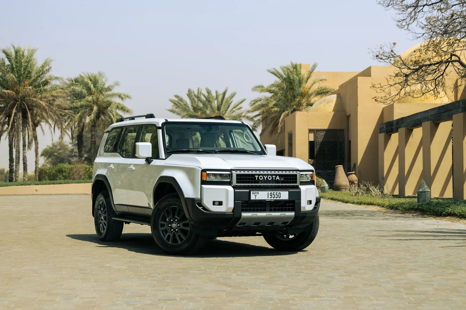 Huren Toyota Land Cruiser Prado  Wit 2026 in Abu Dhabi - 2 