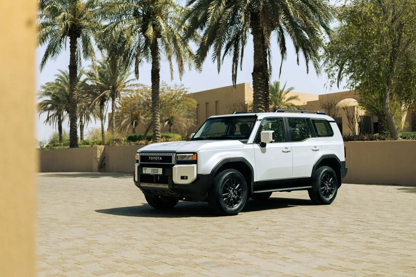 Huren Toyota Land Cruiser Prado  Wit 2026 in Abu Dhabi - 8 