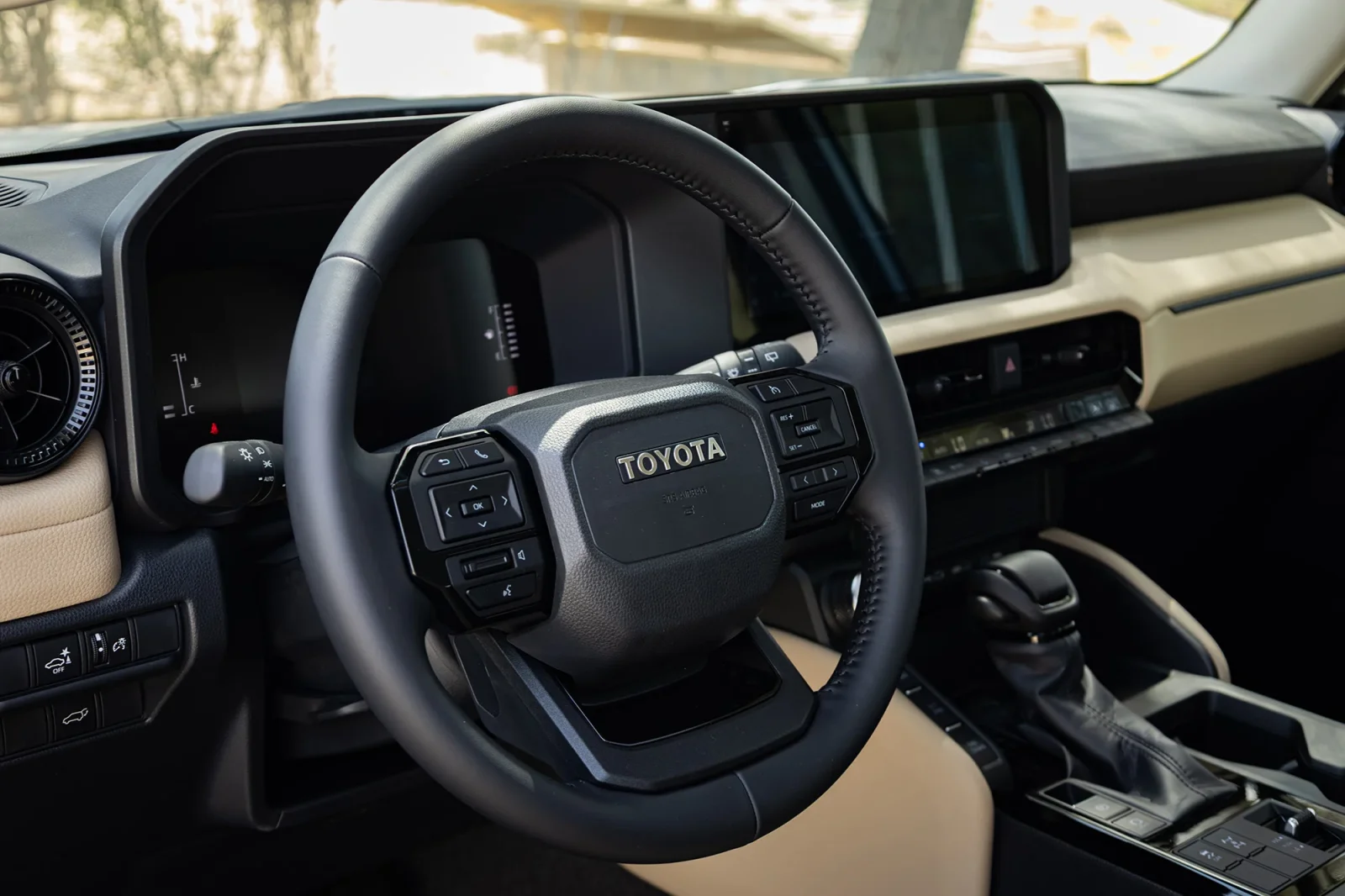 Huren Toyota Land Cruiser Prado  Wit 2026 in Abu Dhabi - 4 