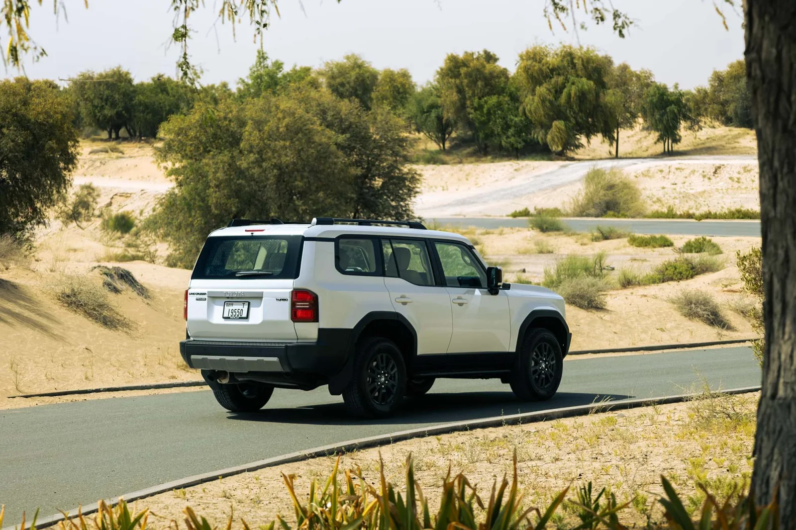 Huren Toyota Land Cruiser Prado  Wit 2026 in Abu Dhabi - 9 