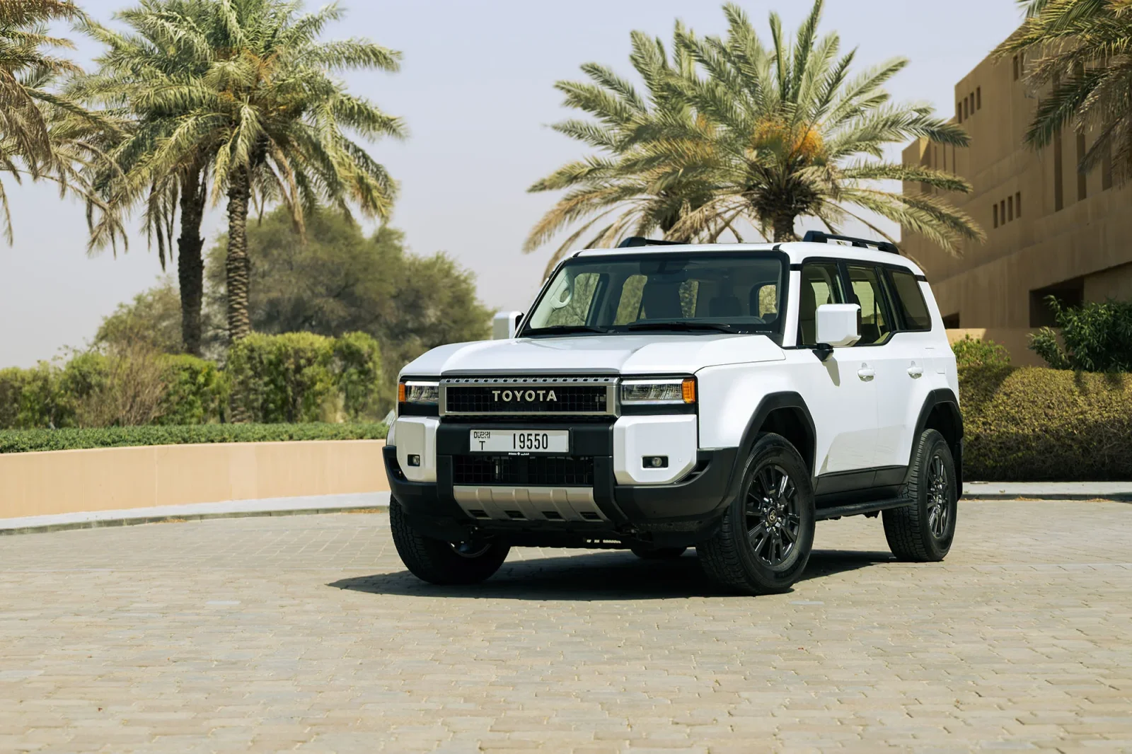 Huren Toyota Land Cruiser Prado  Wit 2026 in Abu Dhabi