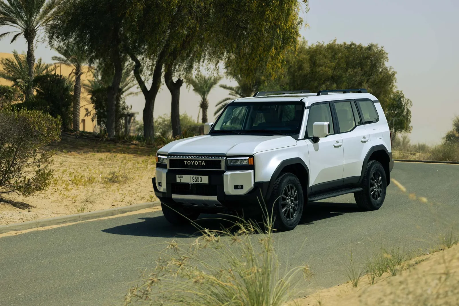 Huren Toyota Land Cruiser Prado  Wit 2026 in Abu Dhabi - 10 