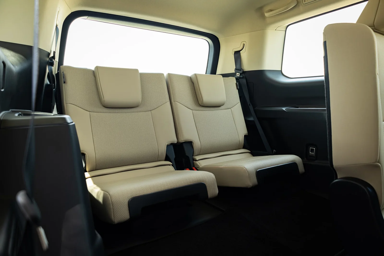 Huren Toyota Land Cruiser Prado  Wit 2026 in Abu Dhabi - 16 