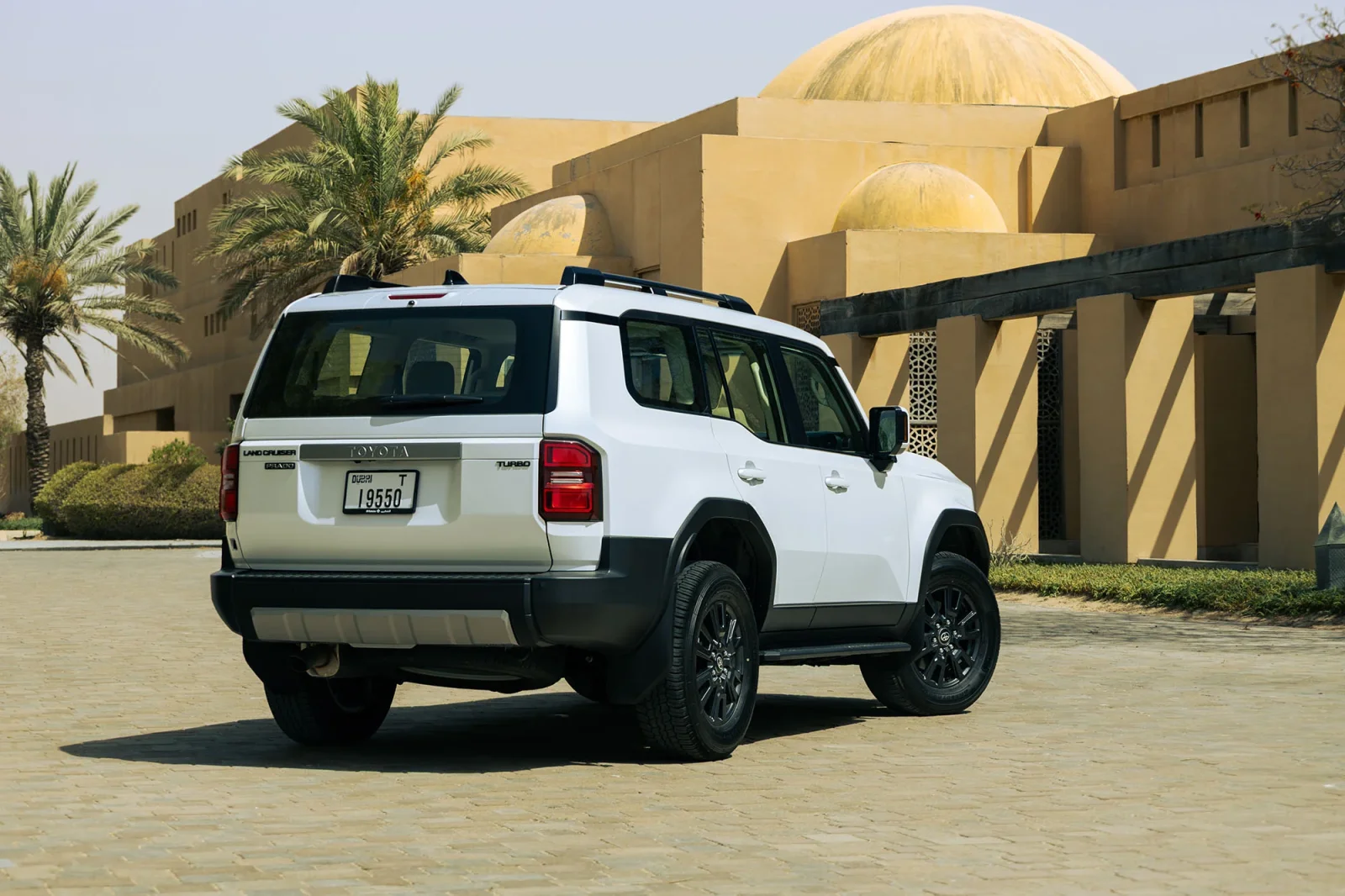 Huren Toyota Land Cruiser Prado  Wit 2026 in Abu Dhabi - 7 