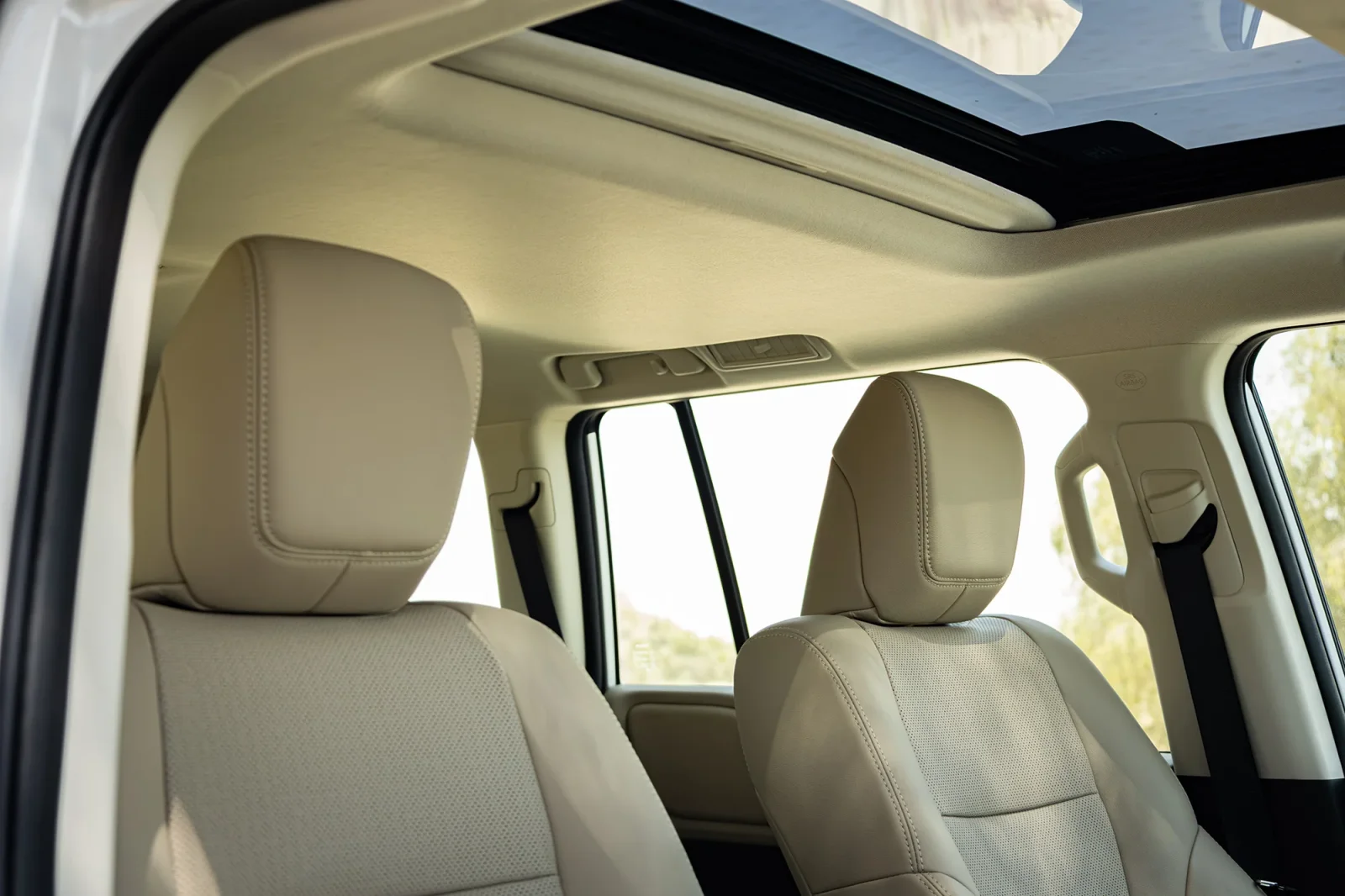 Huren Toyota Land Cruiser Prado  Wit 2026 in Abu Dhabi - 13 