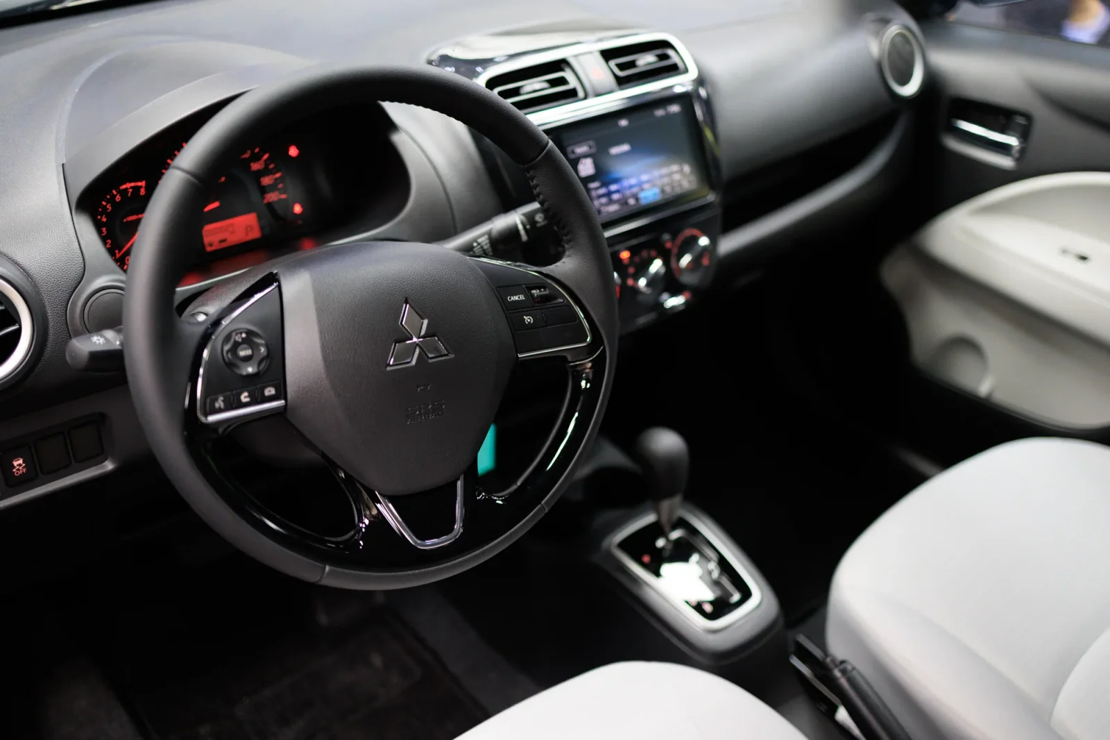 Huren Mitsubishi Attrage  Rood 2026 in Abu Dhabi - 2 