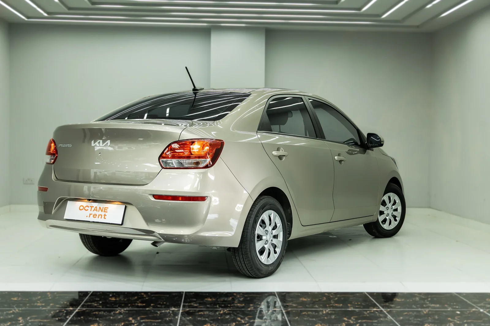 Huren Kia Pegas  Goud 2026 in Abu Dhabi - 5 