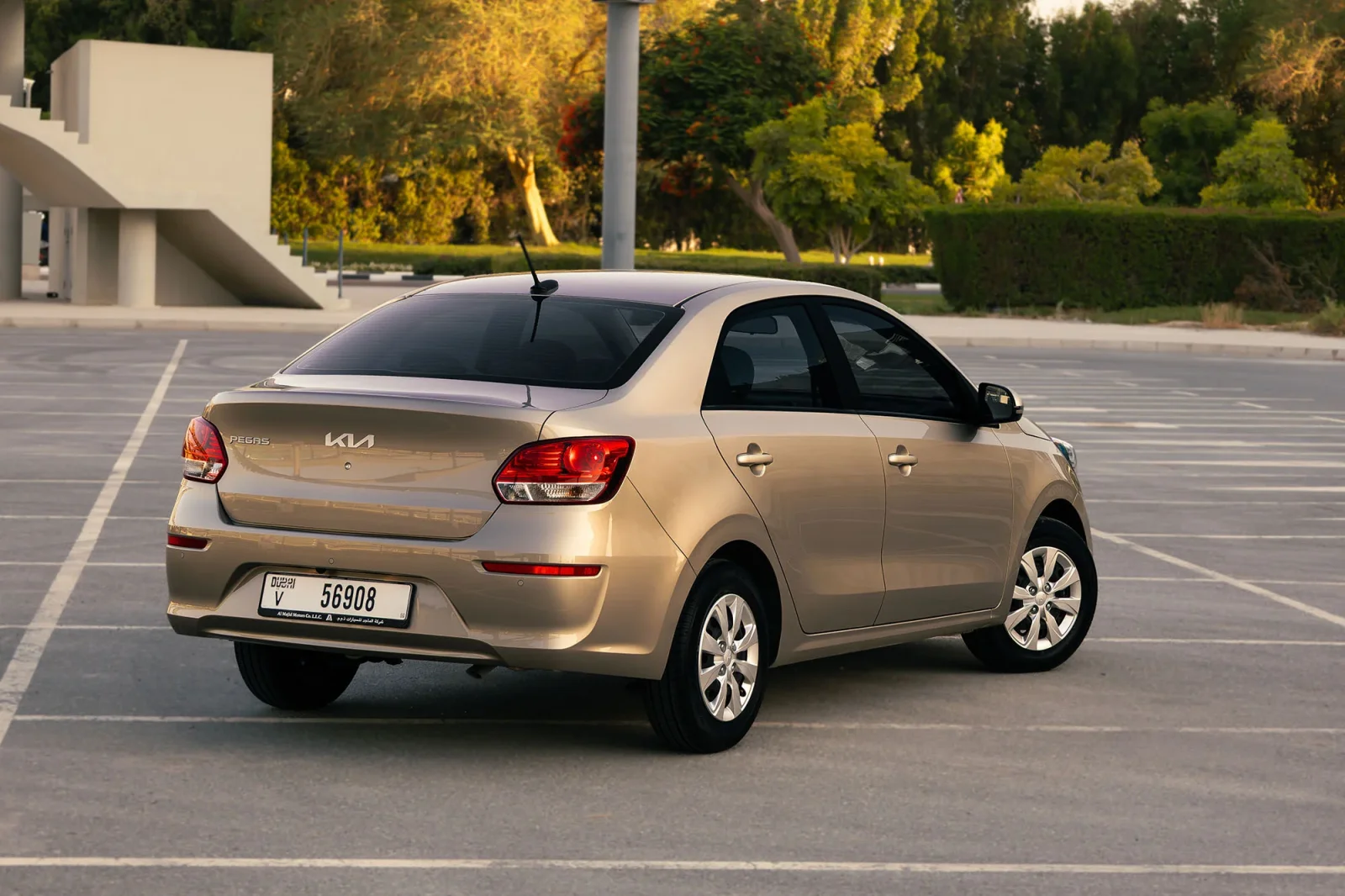 Huren Kia Pegas  Goud 2026 in Abu Dhabi - 3 
