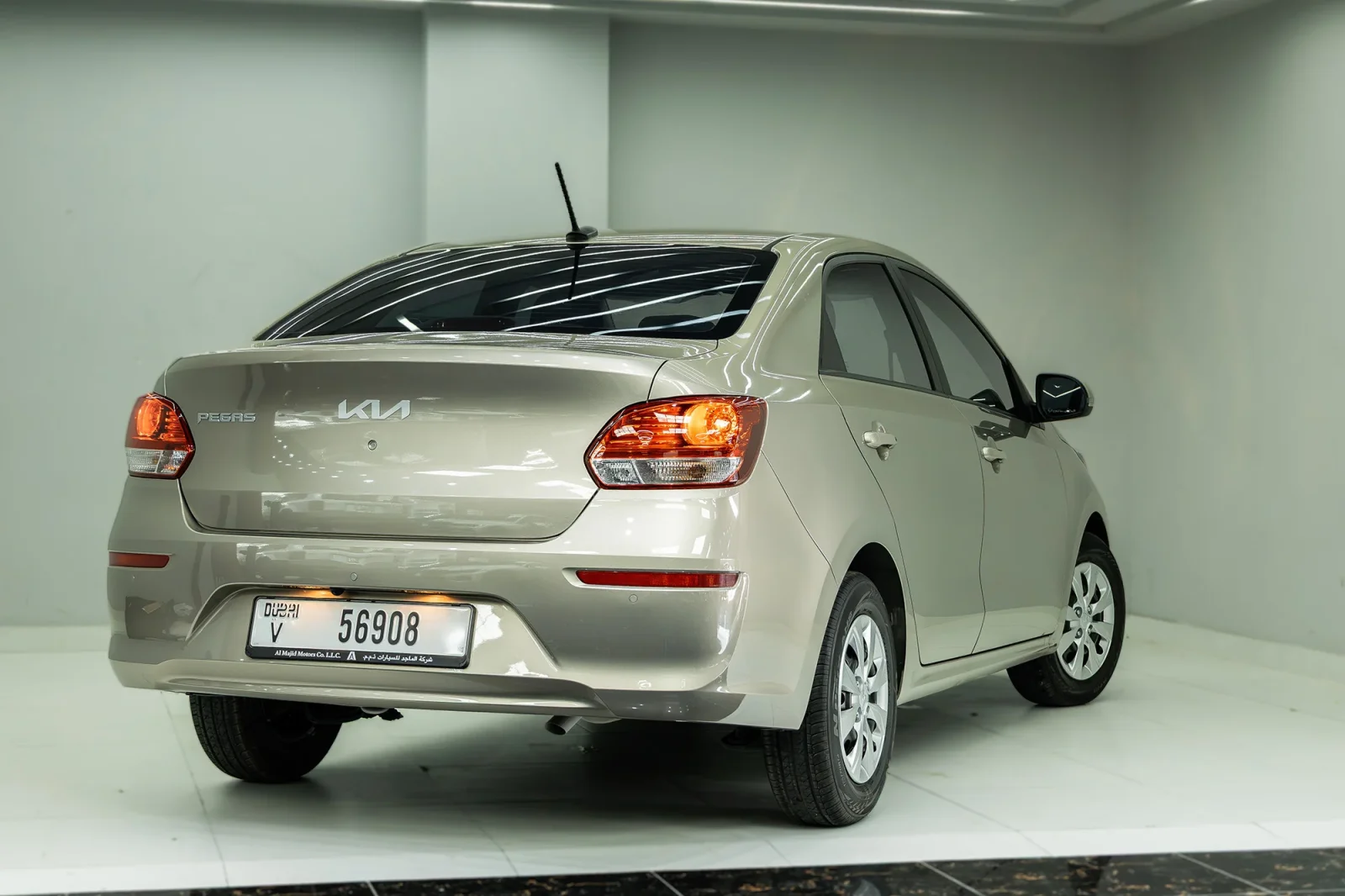 Huren Kia Pegas  Goud 2026 in Abu Dhabi - 5 