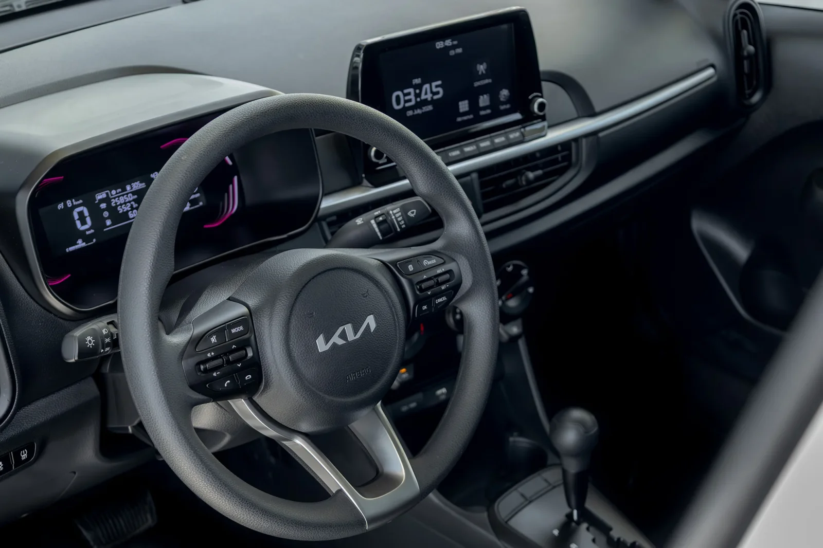 Huren Kia Picanto  Wit 2026 in Abu Dhabi - 3 