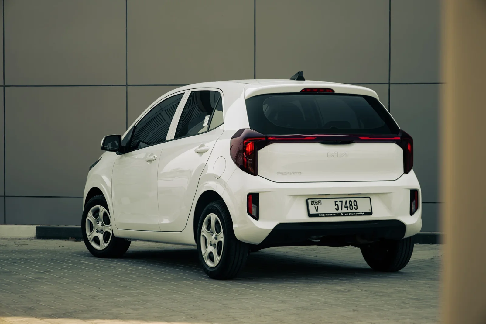 Huren Kia Picanto  Wit 2026 in Abu Dhabi - 9 