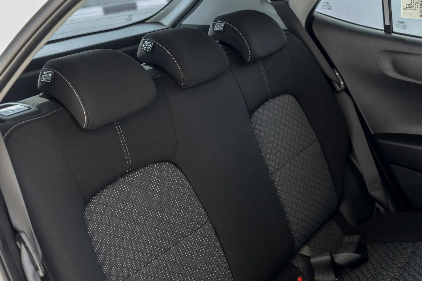 Huren Kia Picanto  Wit 2026 in Abu Dhabi - 10 