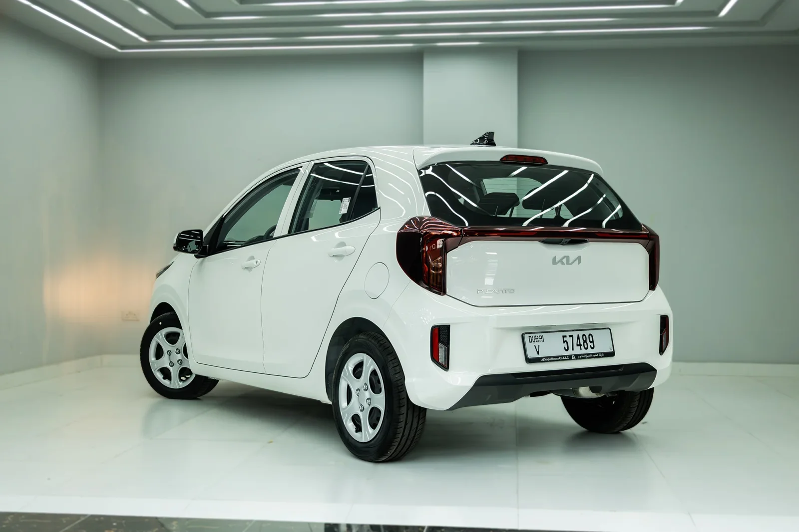 Huren Kia Picanto  Wit 2026 in Abu Dhabi - 5 