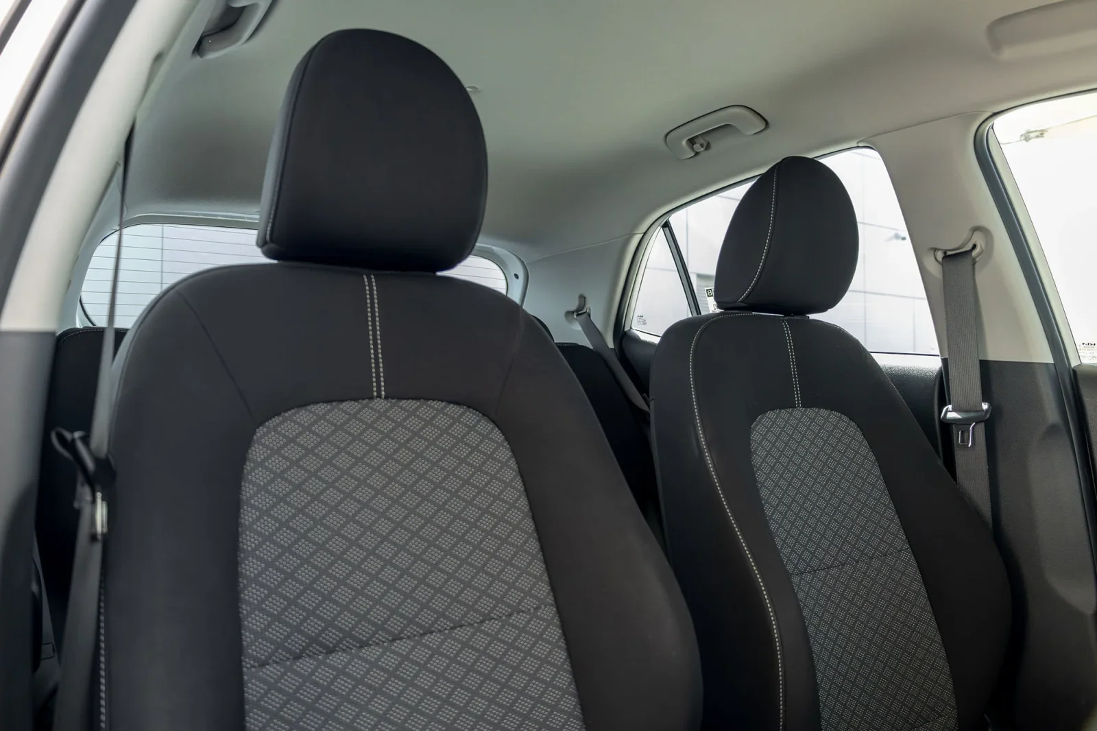 Huren Kia Picanto  Wit 2026 in Abu Dhabi - 11 