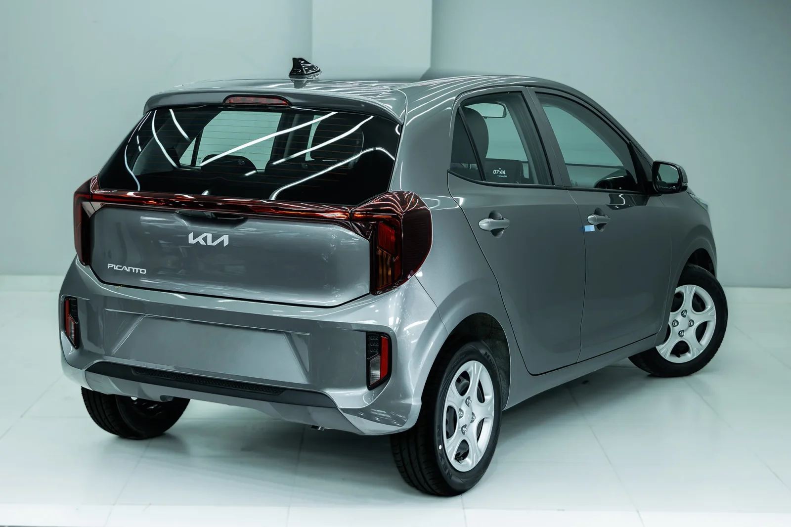 Huren Kia Picanto  Grijs 2026 in Abu Dhabi - 5 
