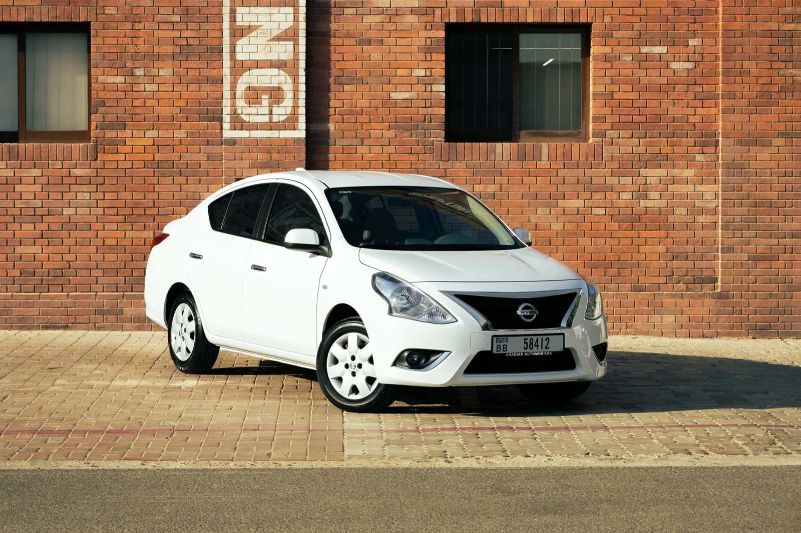 Huren Nissan Sunny  Wit 2026 in Abu Dhabi