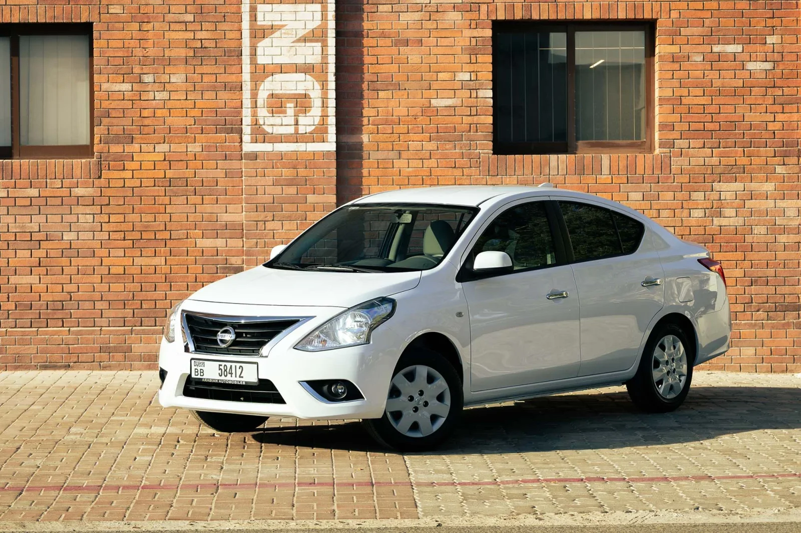Huren Nissan Sunny  Wit 2026 in Abu Dhabi - 2 