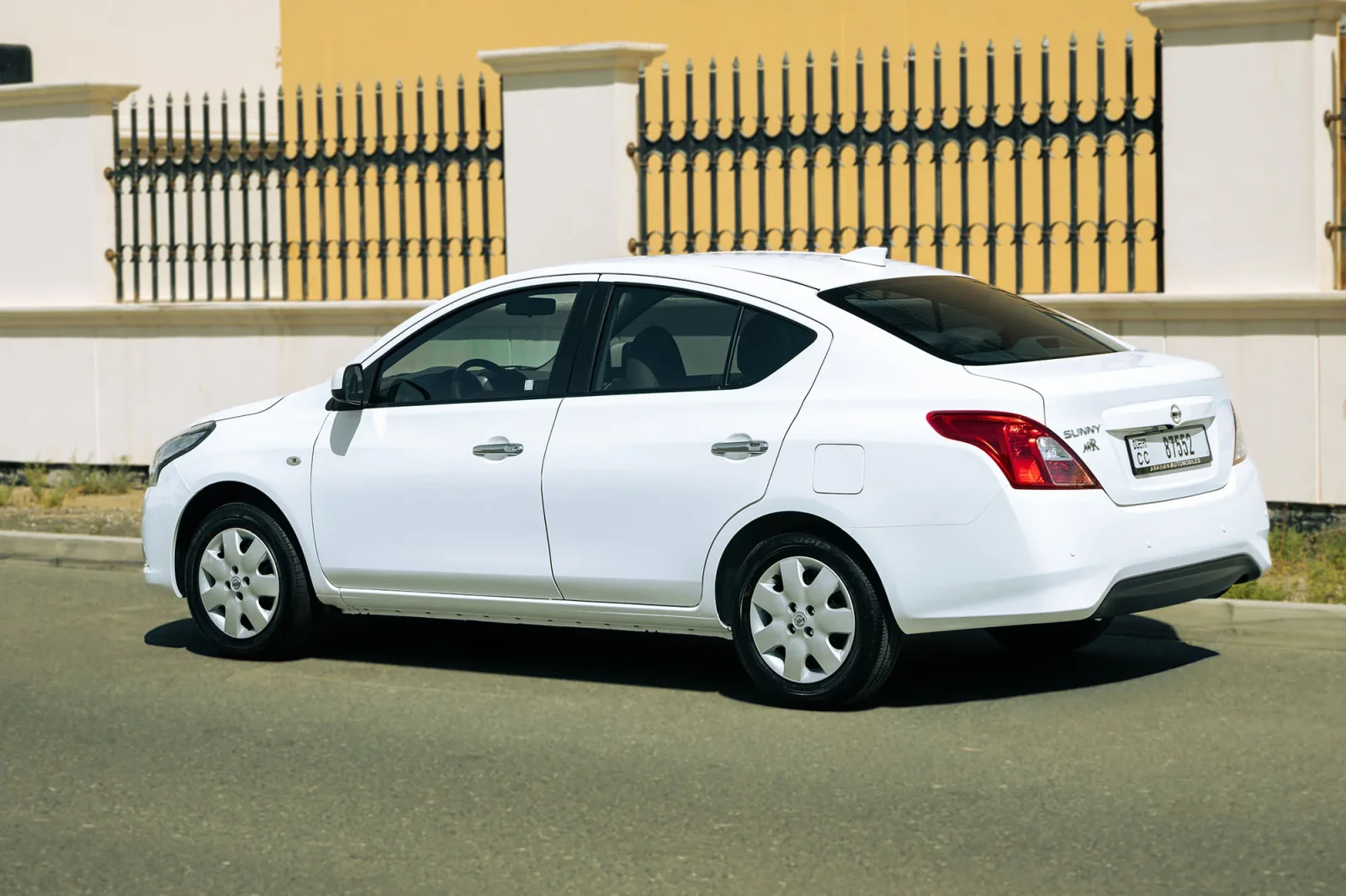 Huren Nissan Sunny  Wit 2026 in Abu Dhabi - 9 