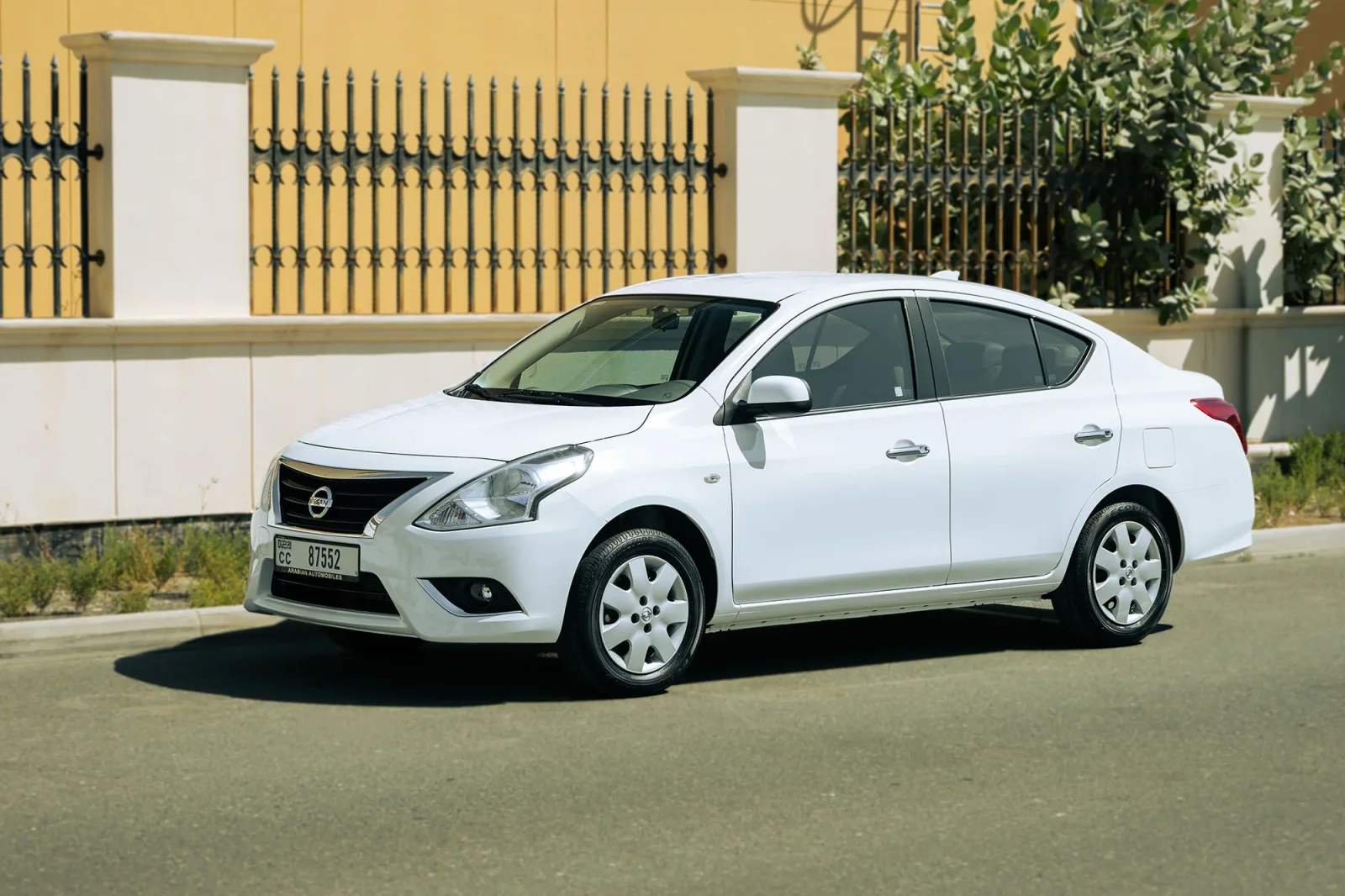 Huren Nissan Sunny  Wit 2026 in Abu Dhabi - 2 
