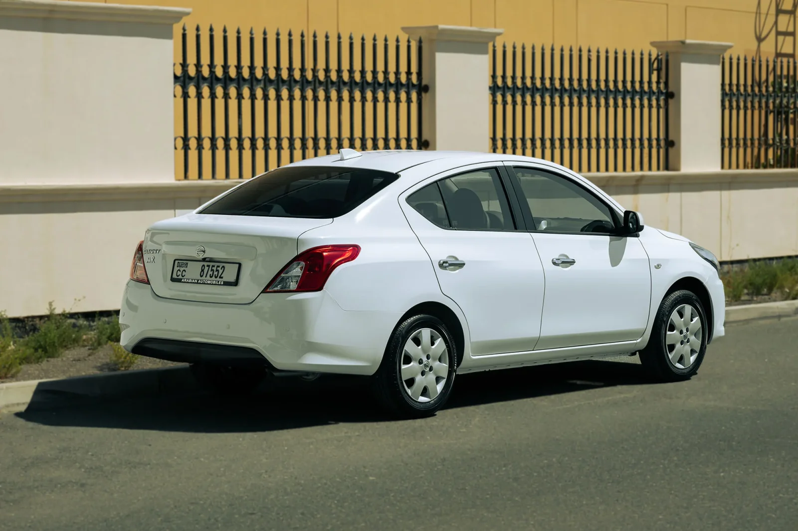 Huren Nissan Sunny  Wit 2026 in Abu Dhabi - 8 