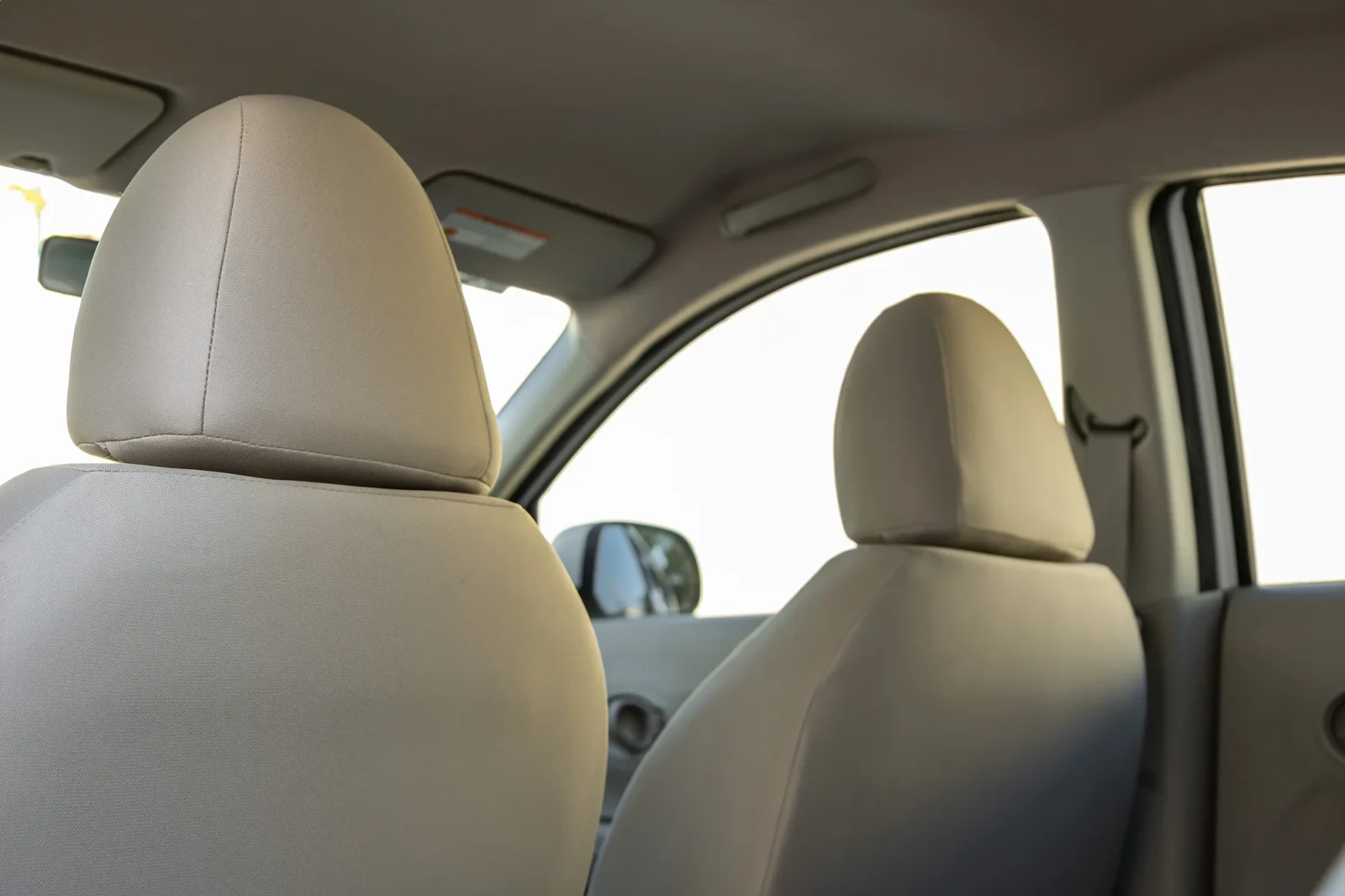 Huren Nissan Sunny  Wit 2026 in Abu Dhabi - 15 