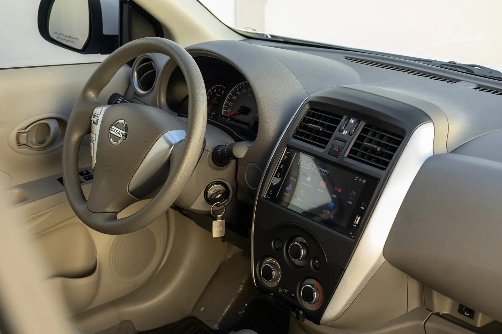Huren Nissan Sunny  Wit 2026 in Abu Dhabi - 4 
