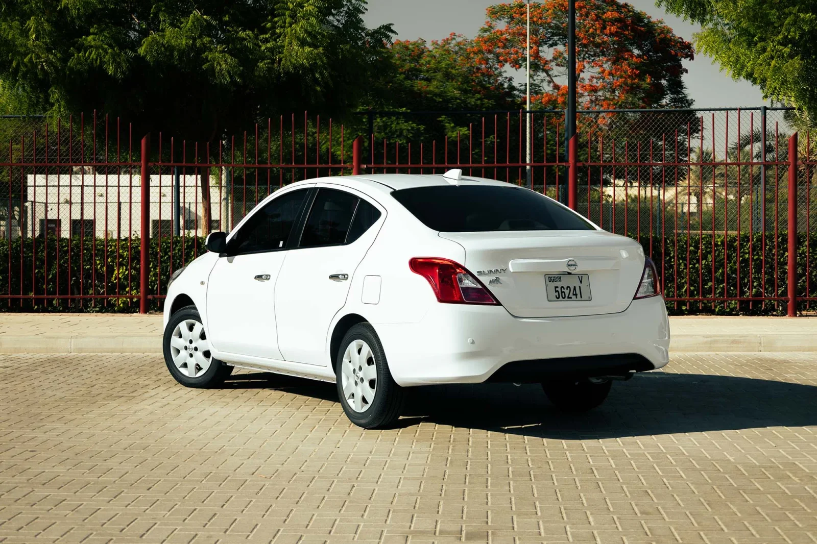 Huren Nissan Sunny  Wit 2026 in Abu Dhabi - 8 
