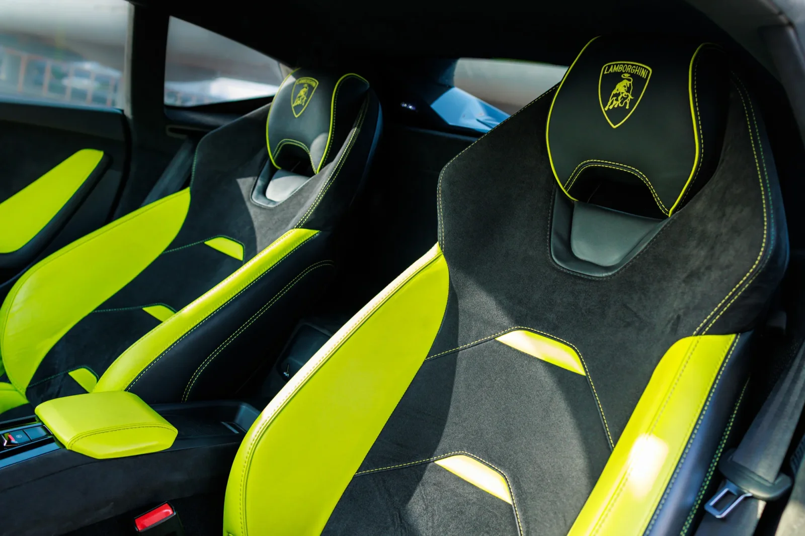 Huren Lamborghini Huracan Tecnica Groente 2023 in Abu Dhabi - 6 