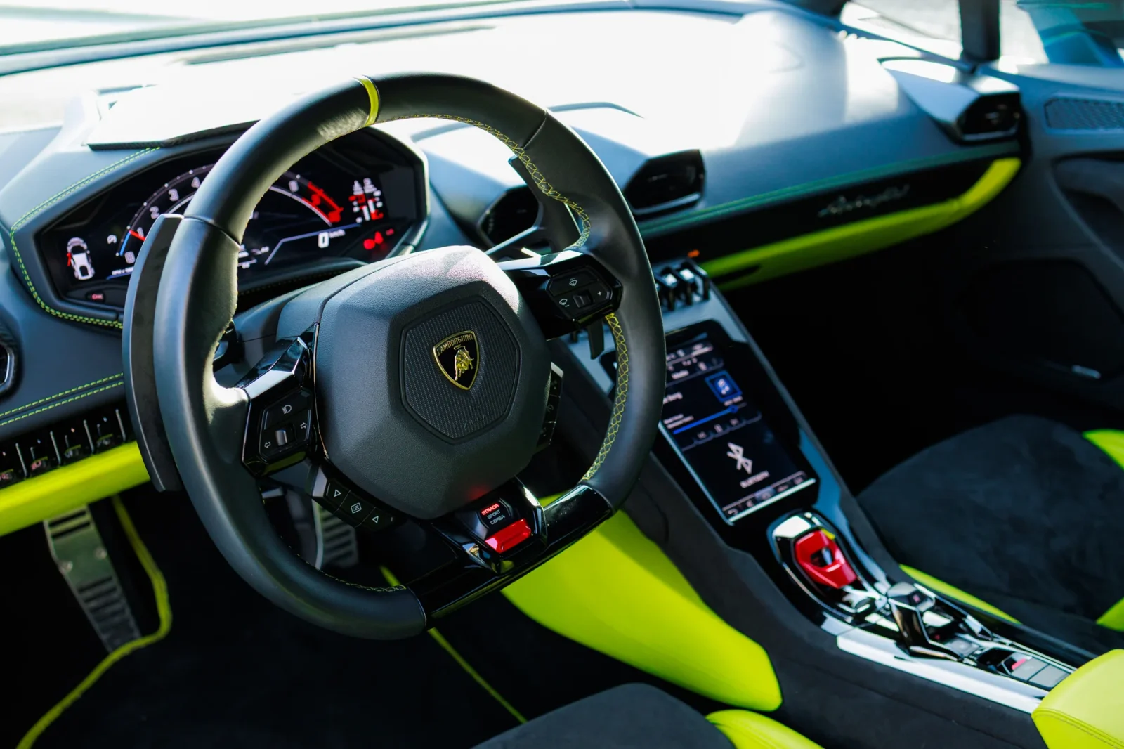 Huren Lamborghini Huracan Tecnica Groente 2023 in Abu Dhabi - 4 