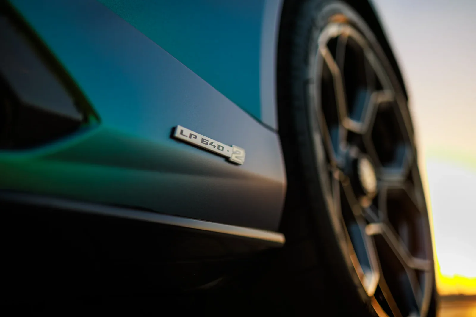 Huren Lamborghini Huracan Tecnica Groente 2023 in Abu Dhabi - 15 