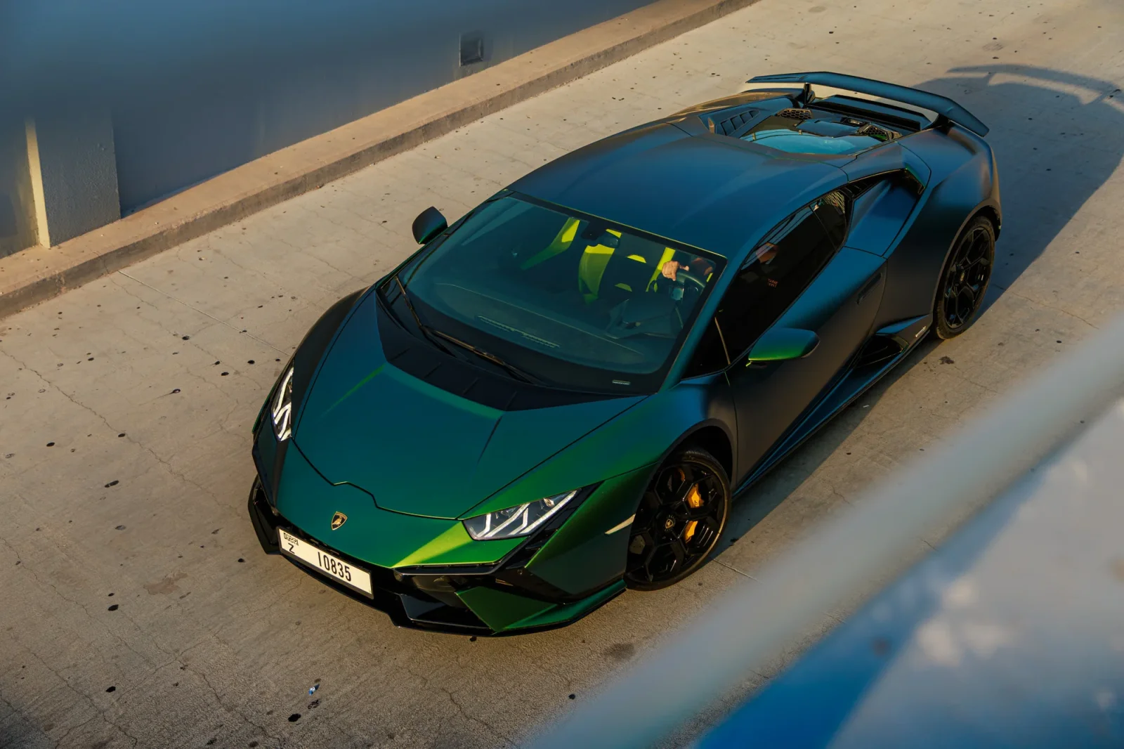 Huren Lamborghini Huracan Tecnica Groente 2023 in Abu Dhabi - 2 