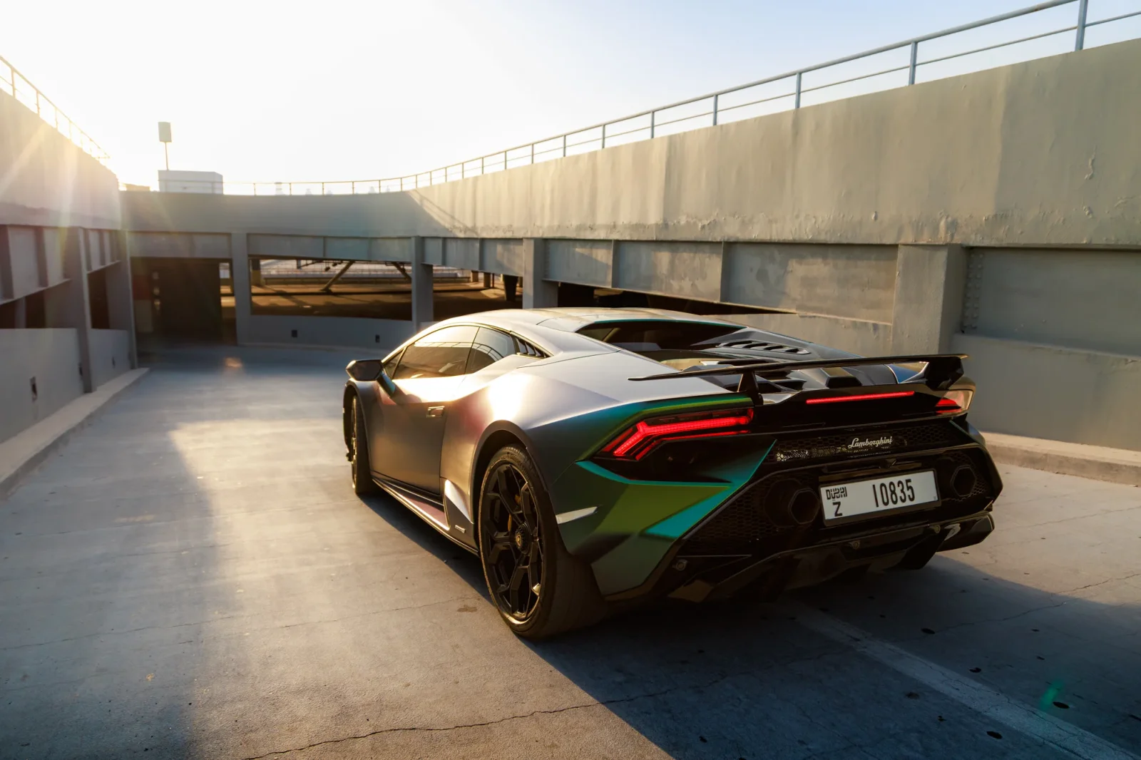 Huren Lamborghini Huracan Tecnica Groente 2023 in Abu Dhabi - 3 