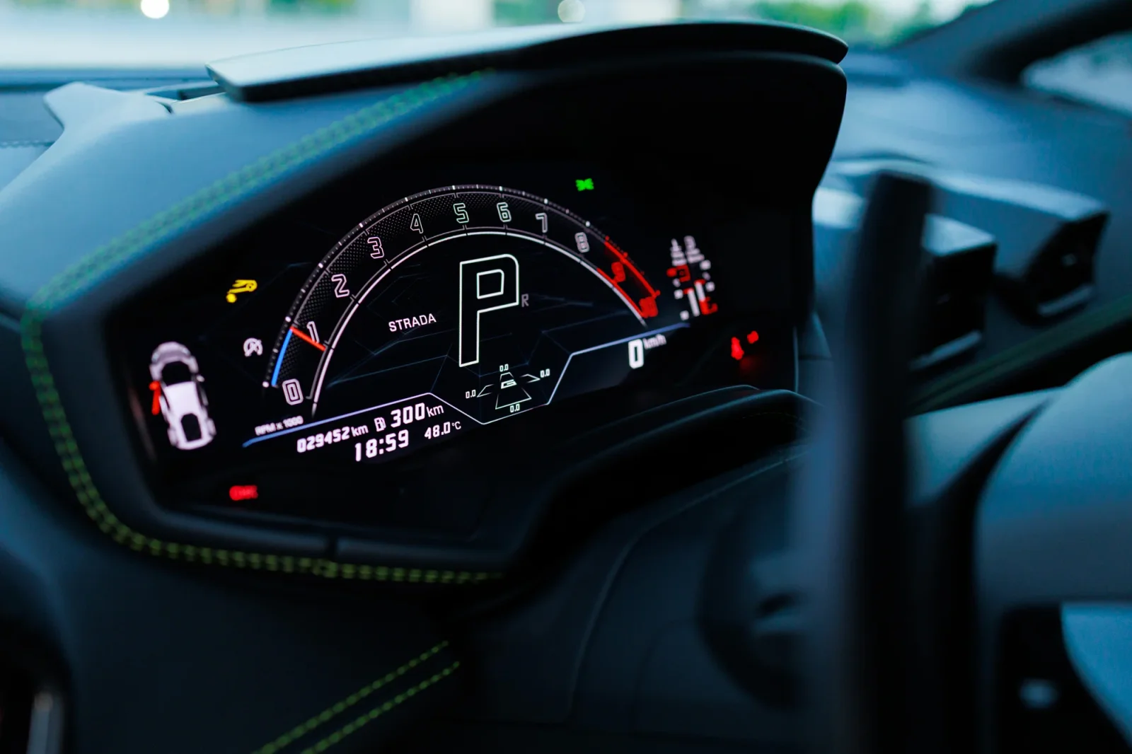 Huren Lamborghini Huracan Tecnica Groente 2023 in Abu Dhabi - 16 
