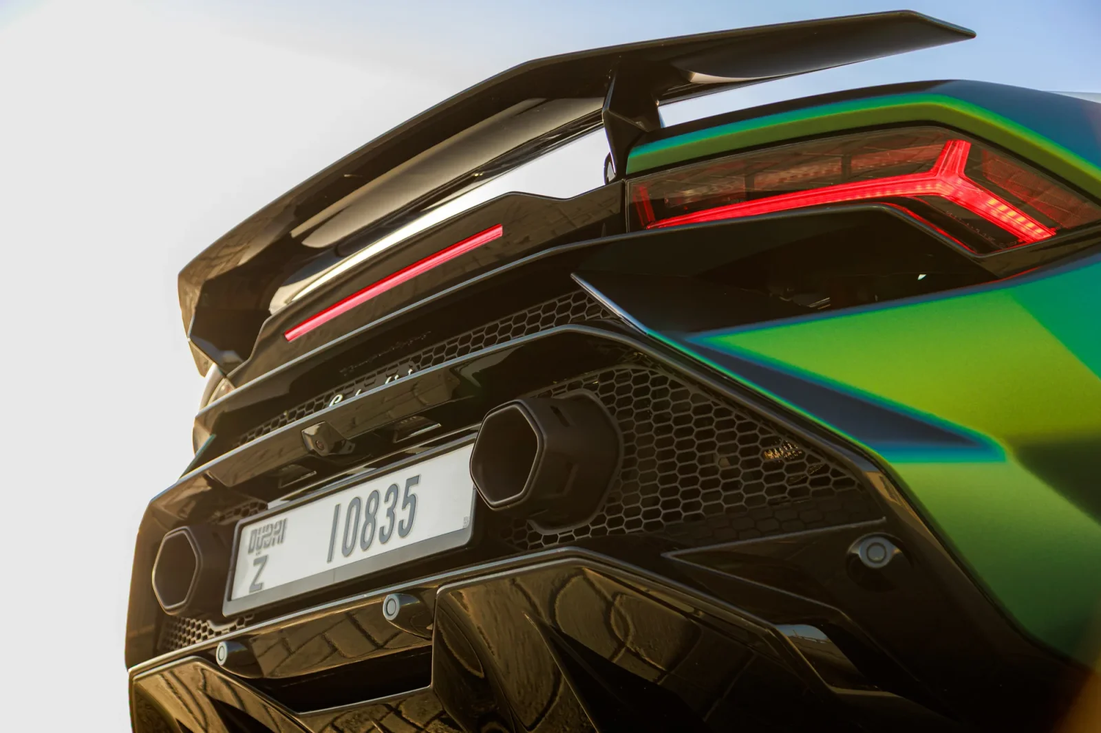Huren Lamborghini Huracan Tecnica Groente 2023 in Abu Dhabi - 8 