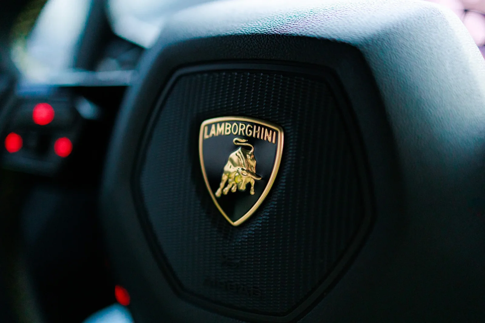 Huren Lamborghini Huracan Tecnica Groente 2023 in Abu Dhabi - 18 