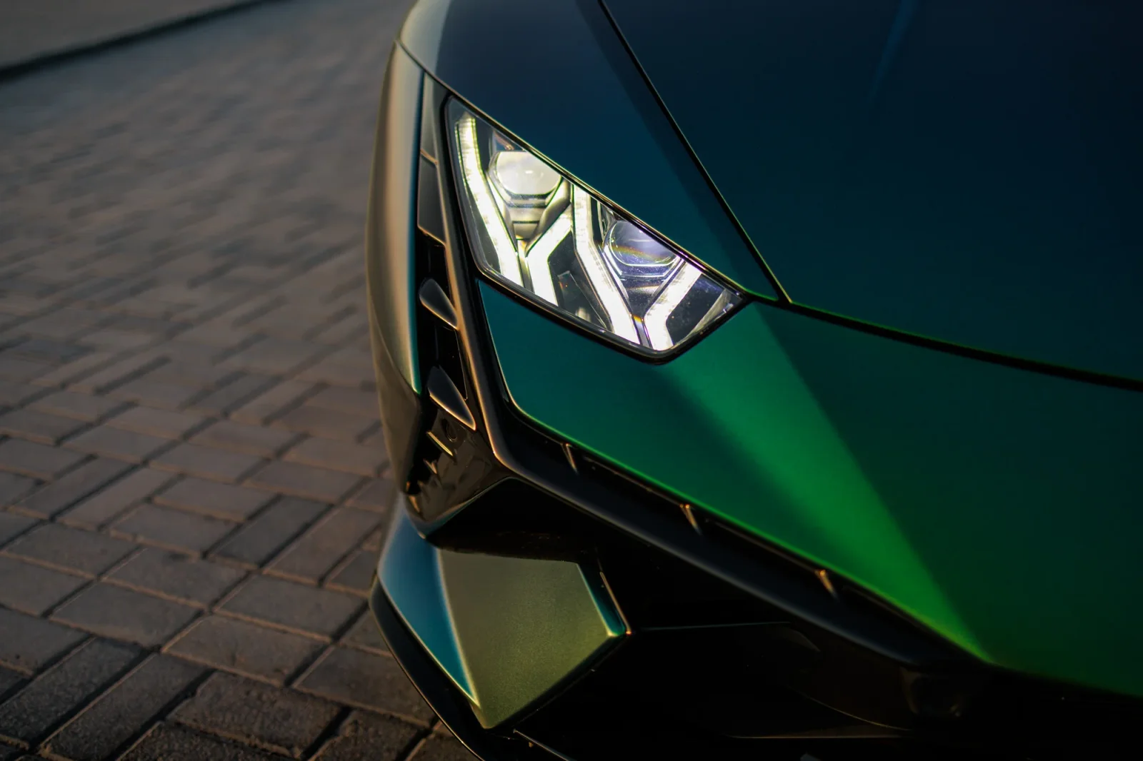 Huren Lamborghini Huracan Tecnica Groente 2023 in Abu Dhabi - 12 