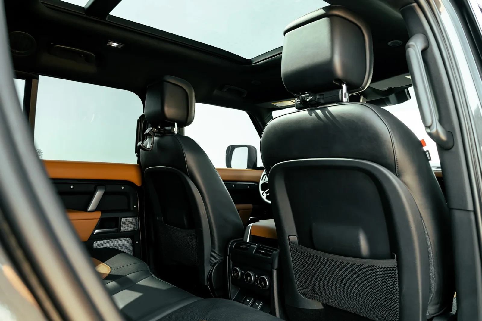 Huren Land Rover Defender 130 Grijs 2024 in Abu Dhabi - 15 