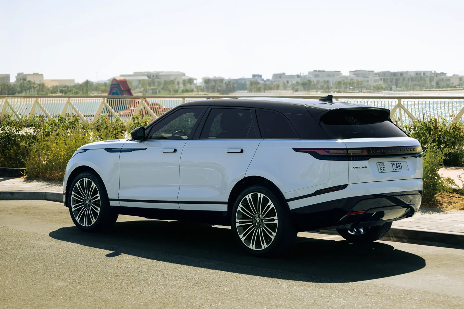 Huren Land Rover Range Rover Velar  Wit 2025 in Abu Dhabi - 9 