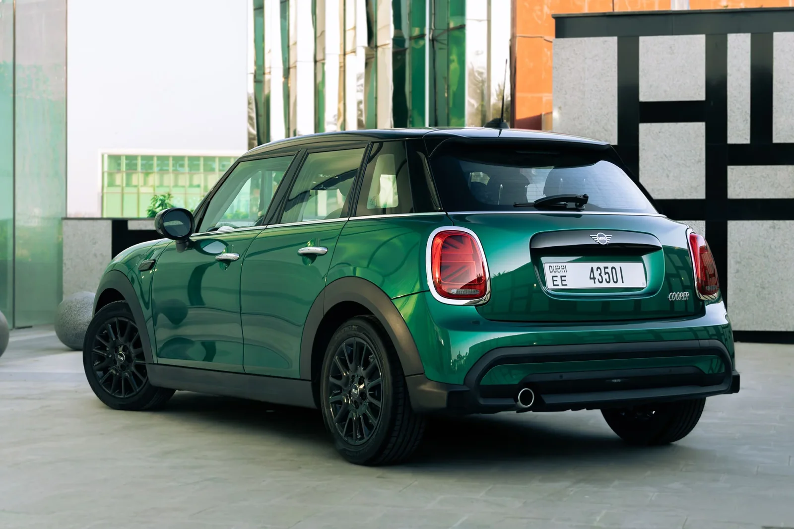 Huren Mini Cooper  Groente 2024 in Abu Dhabi - 3 