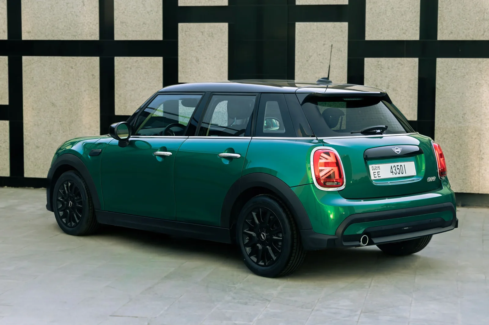 Huren Mini Cooper  Groente 2024 in Abu Dhabi - 7 